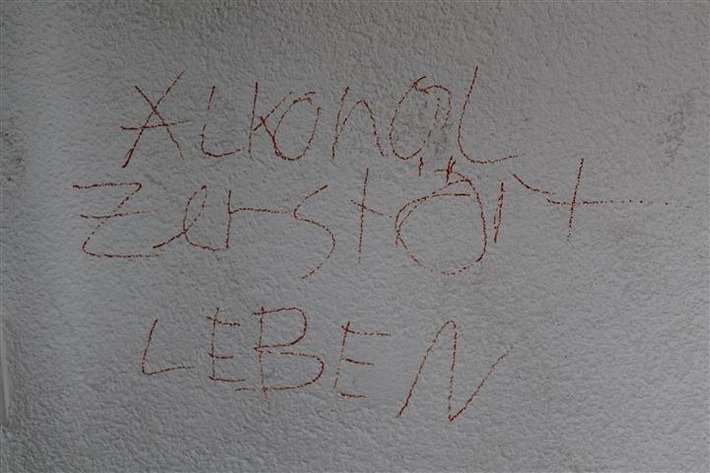 POL-PDMT: Graffiti an Grundschule am Schloss