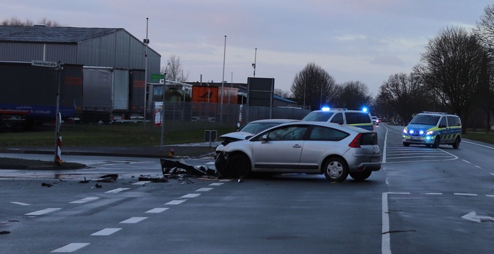 POL-COE: Dülmen, Buldern, L551/ Zwei Verletzte bei Unfall