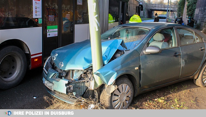 POL-DU: Untermeiderich: Gegen den Bus geprallt