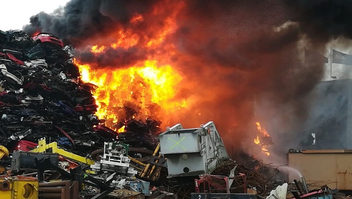 POL-WHV: Ergänzung zum Brand auf einem Unternehmensgelände in Wilhelmshaven - nach der Brandermittlung gibt es keine Hinweise auf ein strafrechtlich relevantes Verhalten - Brandausbruch bei Brennarbeiten