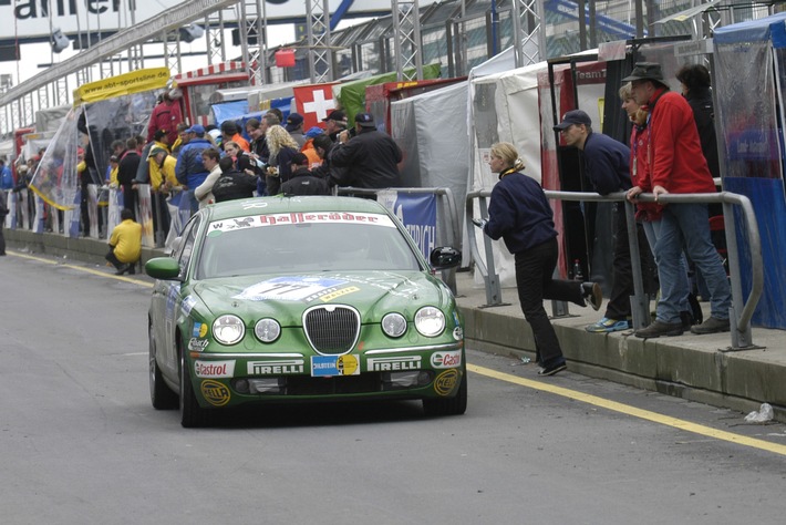 24-Stunden-Rennen erfolgreich absolviert / Jaguar S-TYPE Diesel besteht Feuertaufe auf dem Nürburgring