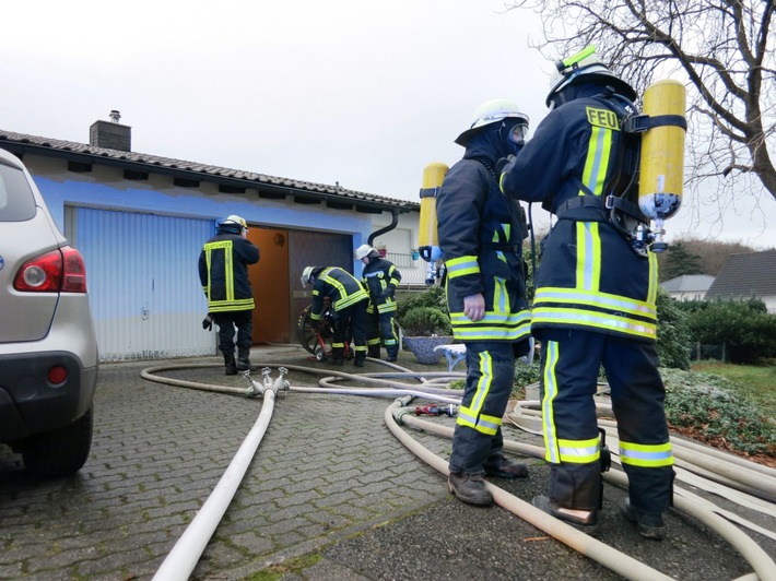 FW-AR: Brand von Weihnachts-Deko endet glimpflich