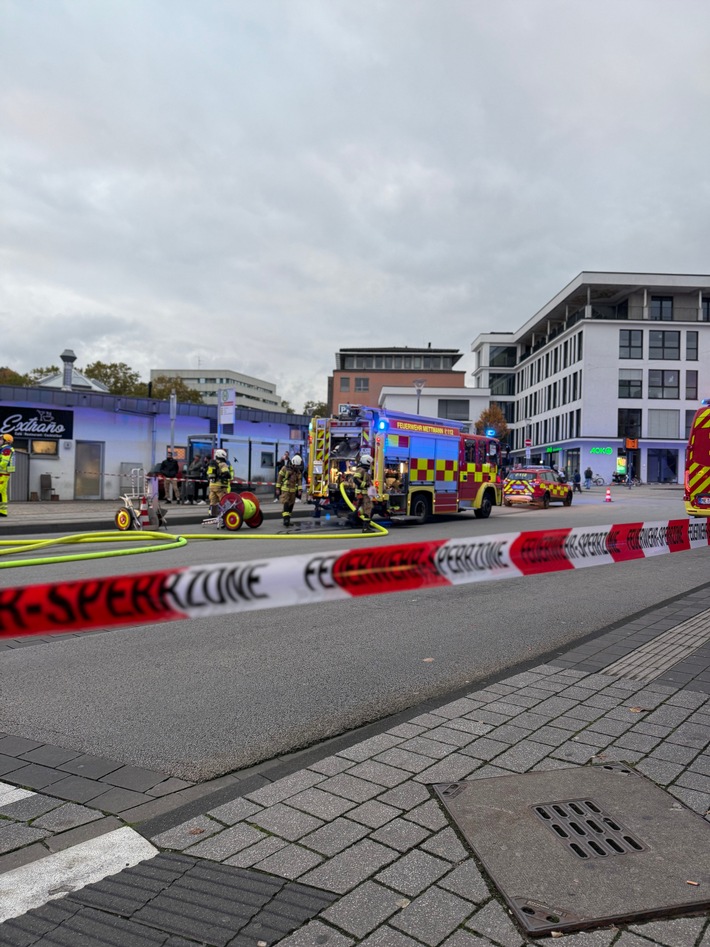 FW Mettmann: Brand in einer Dachgeschosswohnung