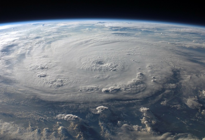 PM: DHL Resilience360: Verbesserte Wetterdaten und -warnungen schützen Lieferketten bei herannahenden Hurrikans  / PR: DHL Resilience360 uses improved weather shape tracking data to help companies avert supply chain disruptions from hurricanes