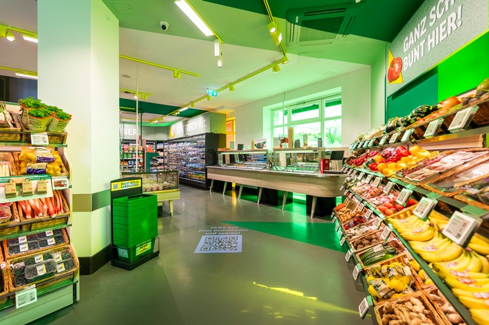 Grüne Großstadtpflanze im Berliner Kiez / REWE eröffnet ersten voll pflanzlichen Supermarkt