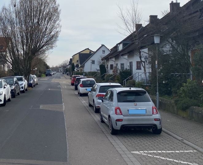 POL-PDNW: Verkehrsunfallflucht - flüchtiger Fahrer gesucht