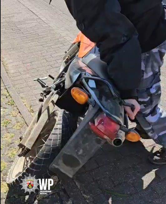 POL-PIKUS: Dubioser Mopedunfall