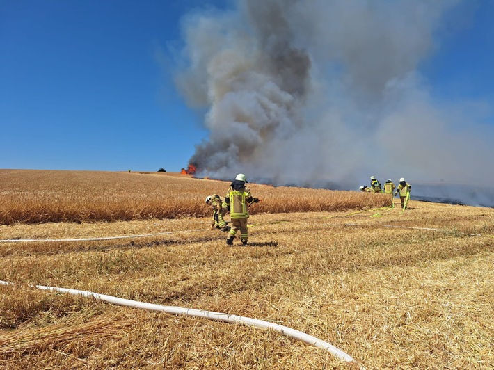 FW Helmstedt: 3 Hektar Getreidfeld in Flammen