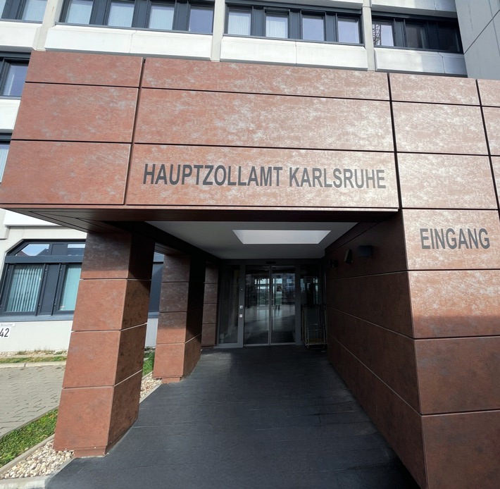 HZA-KA: Hauptzollamt trotz umfangreicher Bauarbeiten vollständig erreichbar / Barrierefreier Zugang ist gewährleistet