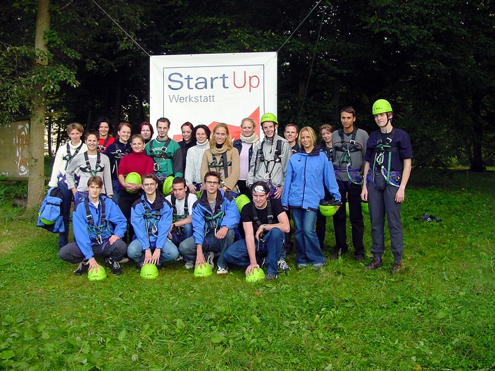 Future Camp vom 13. bis 16. September 2001 auf Schloss Kröchlendorff / Drei Tage Business-Welt für die fünf bundesbesten Schülerteams der StartUp-Werkstatt