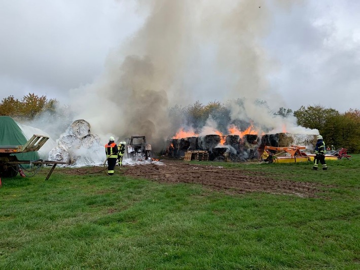 POL-Nordsaarland: Brand von Traktor und 300 Heuballen