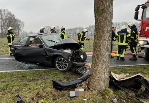 POL-STD: 49-jähriger BMW-Fahrer bei Unfall in zwischen Essel und Hesedorf schwer verletzt