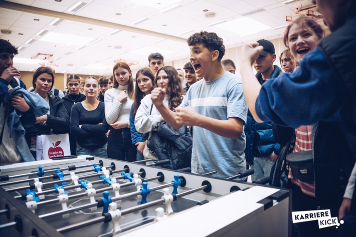 So bringen Schüler den Ball für Ihre berufliche Zukunft ins Rollen / Karriere Kick in Lebach: spielerisch leicht Ausbildungsplatz finden am Tischkicker