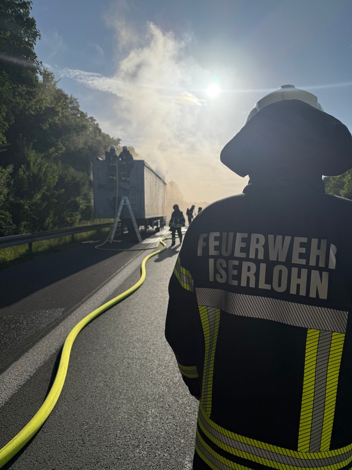 FW-MK: Lkw-Brand auf der Autobahn