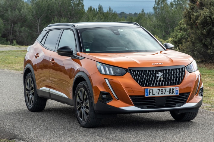 Der neue PEUGEOT 2008 und e-2008: markanter SUV mit vollelektrischer Version