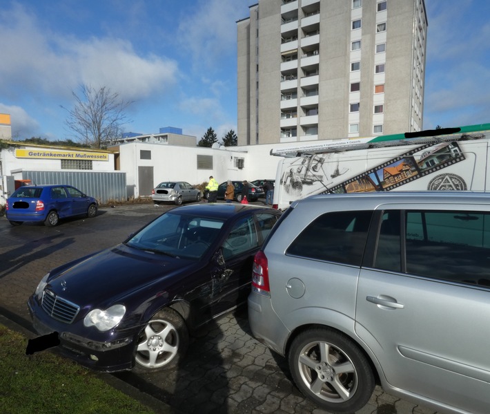 POL-CE: Beim Ausparken fünf Fahrzeuge beschädigt