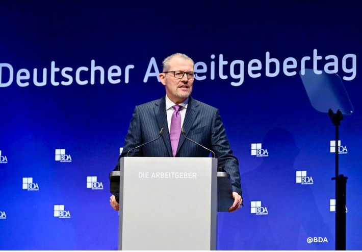 &quot;Deutschland kann das, wenn wir mit einer modernen Standortpolitik den wirtschaftlichen Riesen Deutschland wieder entfesseln&quot;, sagt Arbeitgeberpräsident Dulger auf dem Deutschen Arbeitgebertag 2024