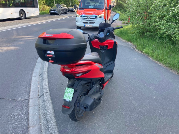 POL-AC: Nach Verkehrsunfallflucht: Polizei Aachen sucht mutmaßlichen Unfallverursacher in einem roten Fahrzeug