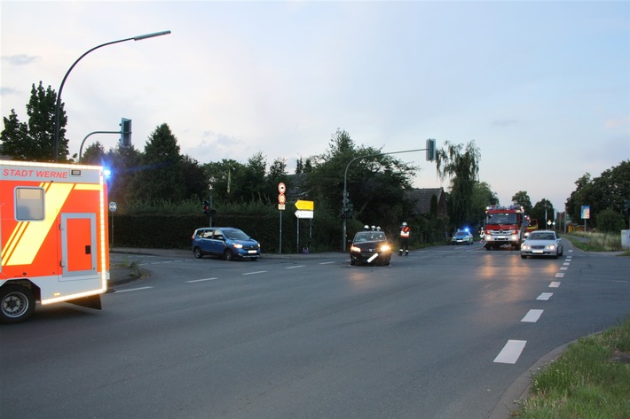 POL-UN: Unfallbeteiligter entfernt sich nach Verkehrsunfall zu Fuß