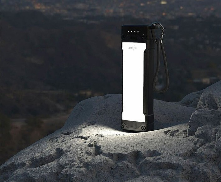 revolt Outdoor-USB-Powerbank PB-250 mit 20.000 mAh, LED-Licht, USB-C PD 20 Watt, LED: Unterwegs mobil 3 Geräte laden - ob Smartphone, Tablet-PC, Navi etc.