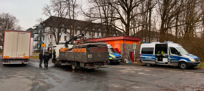 POL-GI: Gießen/A485/B457: Schwerlastkontrollen - Bußgeld trotz tierisch guter Ausrede