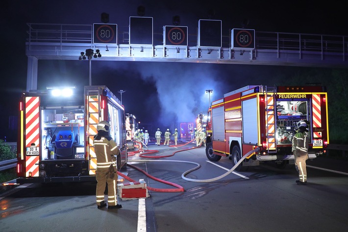 FW Dresden: Zwei Brandeinsätze zur selben Zeit fordern die Freuerwehr Dresden