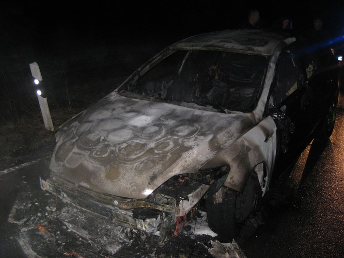 POL-HM: Pkw geriet während der Fahrt in Brand