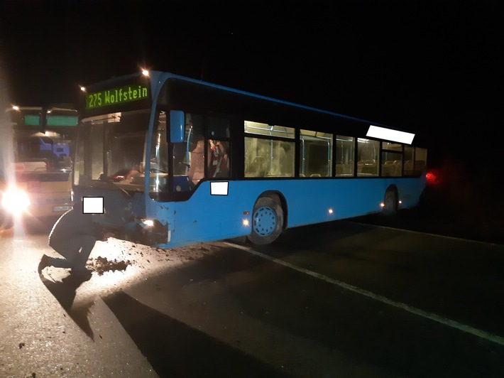 POL-PDKL: Omnibus versperrt nach Unfall B 270