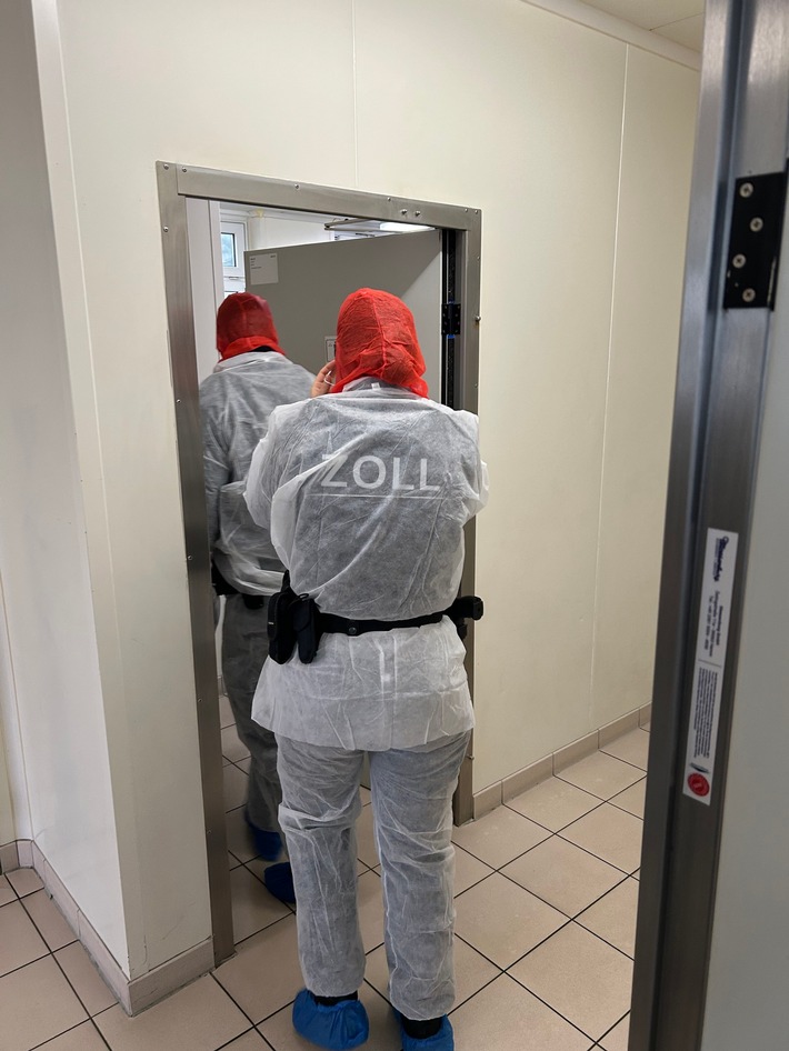 HZA-MS: Urkundenfälschung, illegaler Aufenthalt und fehlerhafte Zeitaufschreibung: Zoll macht Entdeckungen im Lebensmittelgewerbe / Mehr als 300 Arbeitsverhältnisse geprüft