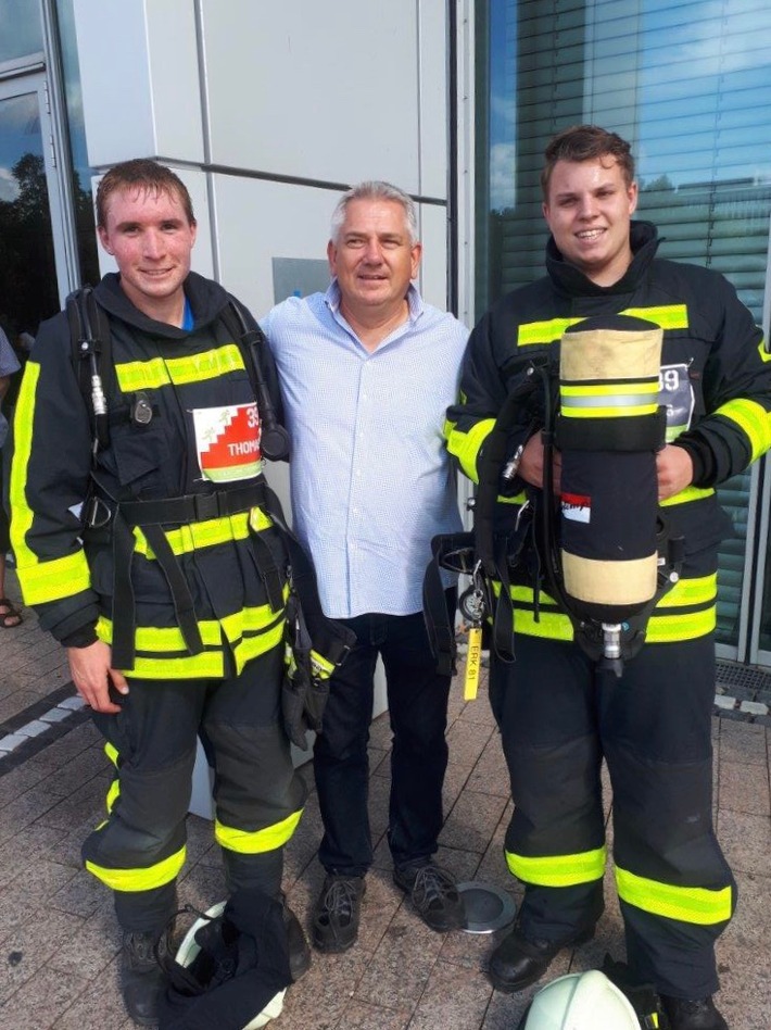 FW-EN: Schwelmer Feuerwehrleute nehmen am Skyrun in Köln teil!