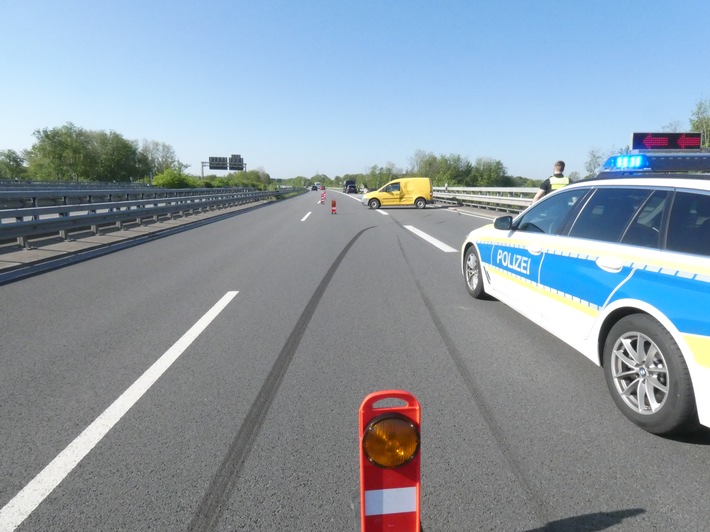 POL-OL: ++ Verkehrsunfall durch Falschfahrerin auf der A 293, 2 Fahrzeuge beschädigte, ohne Verletzte ++