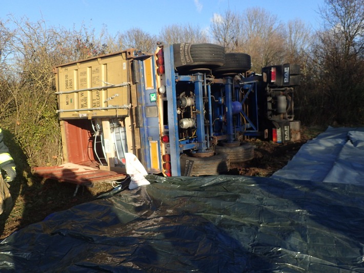 POL-VDMZ: Lastzug umgekippt, AS Worms-Mörstadt stundenlang gesperrt