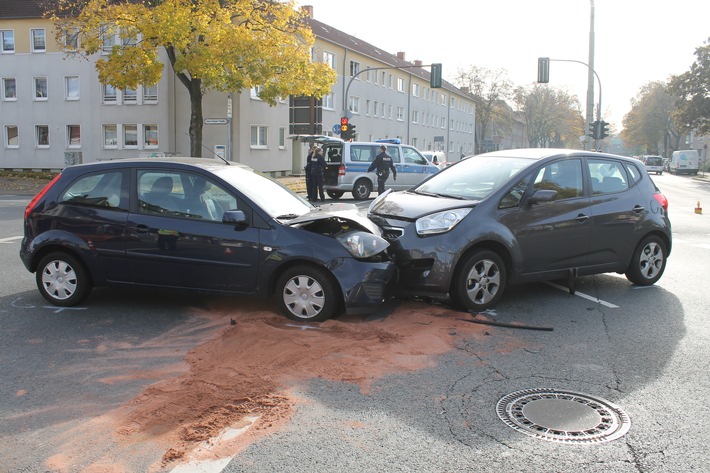 POL-BO: Herne / Schwerer Verkehrsunfall auf der Holsterhauser Straße - Drei Herner verletzt