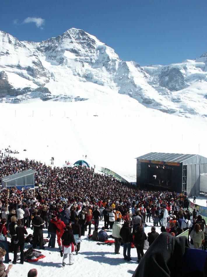 7. SnowpenAir-Konzert auf Kleine Scheidegg am 3. April 2004 mit Bryan Adams, Lovebugs und Aextra