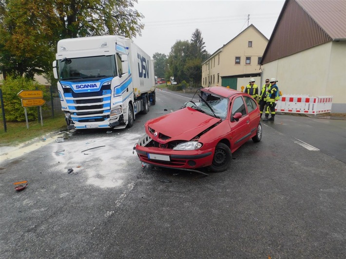 POL-PDNR: Verkehrsunfall mit schwerverletzter Pkw-Fahrerin