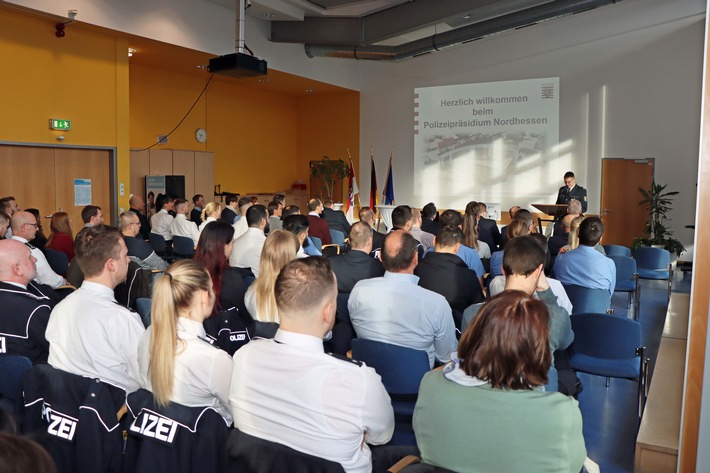POL-KS: 49 neue Mitarbeiterinnen und Mitarbeiter im Polizeipräsidium Nordhessen begrüßt: Mehr Polizei dank zusätzlichem Personal