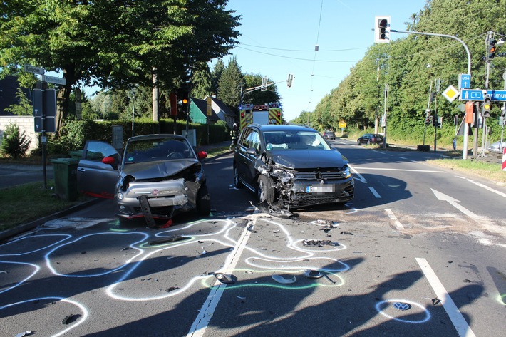 POL-RBK: Burscheid - Schwerer Unfall im Berufsverkehr