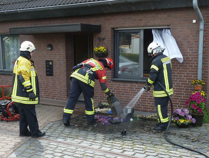 FW-ME: Brennende Küche an der Höseler Straße (Meldung 17/2015)