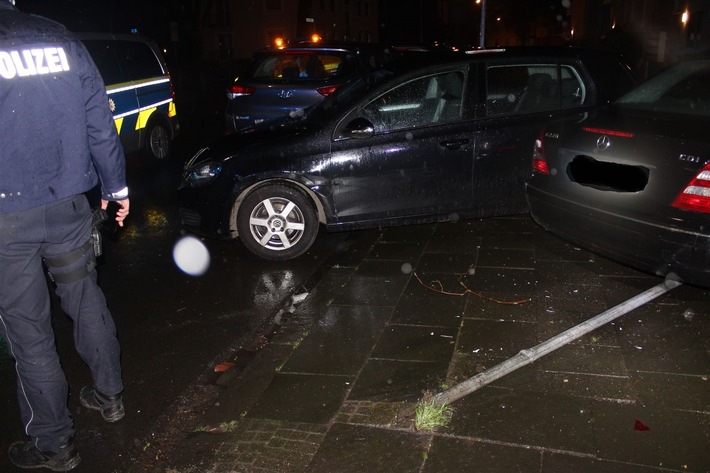 POL-DU: Obermeiderich, Fluchtversuch eines Pkw endet in Verkehrsunfall