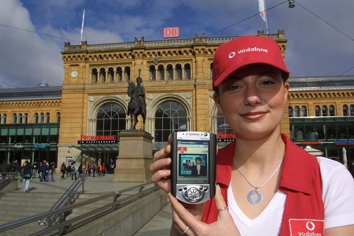 Vodafone/D2 startet heute erstes UMTS-Netz auf der CeBIT und in Hannovers Innenstadt