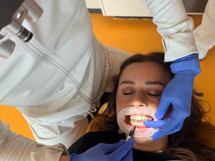 Innovation in der Zahnästhetik: KU64 stellt substanzschonende Flowable Injection Technique vor