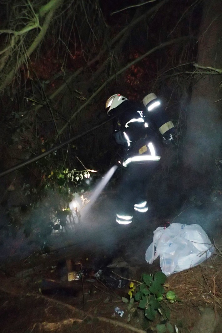 FW-PL: Plettenberg. Tierrettung, Böschungsbrand, Ölspuren, automatische Brandmeldung