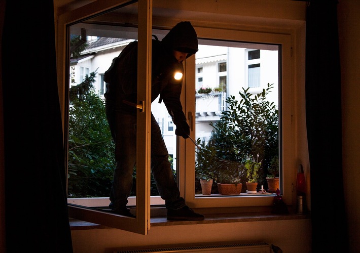 POL-NE: Zeitumstellung und Wohnungseinbrüche - Wie schützen Sie Ihr Haus? Schieben Sie Einbrechern mit der Polizei einen &quot;Riegel vor&quot;