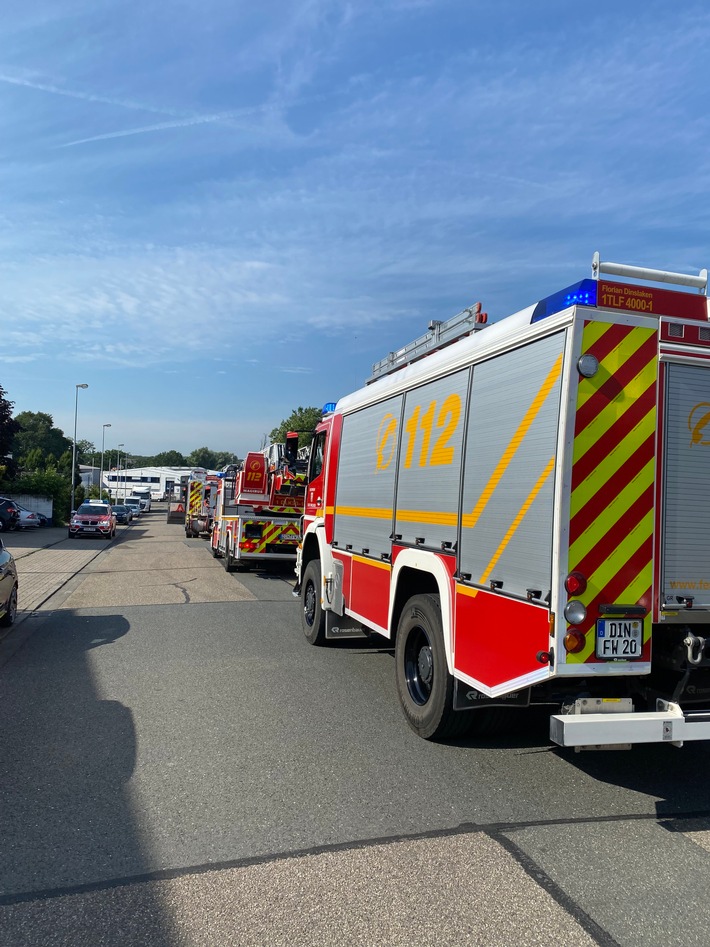 FW Dinslaken: Drei Einsätze beschäftigten die Feuerwehr am Montag