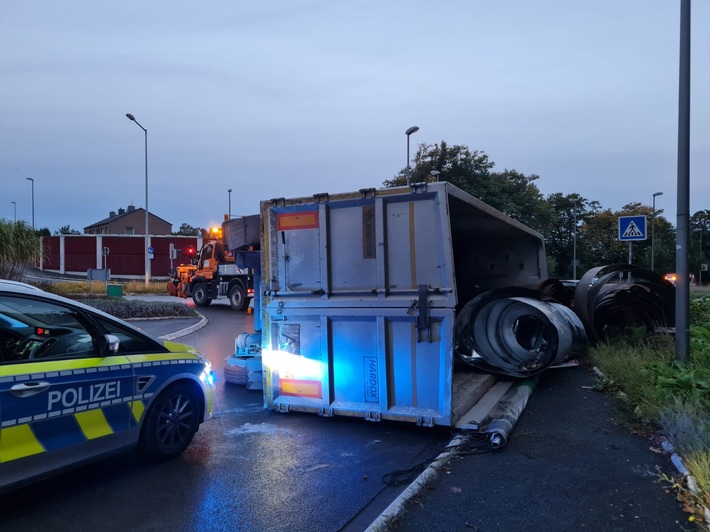 FW-BO: Verkehrsunfall eines LKW in Stiepel