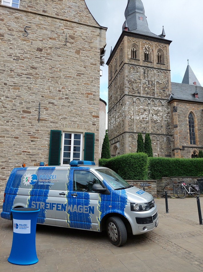 POL-ME: Die Polizei lädt zum Gespräch am &quot;Streifenwagen&quot; ein - Ratingen - 2408075