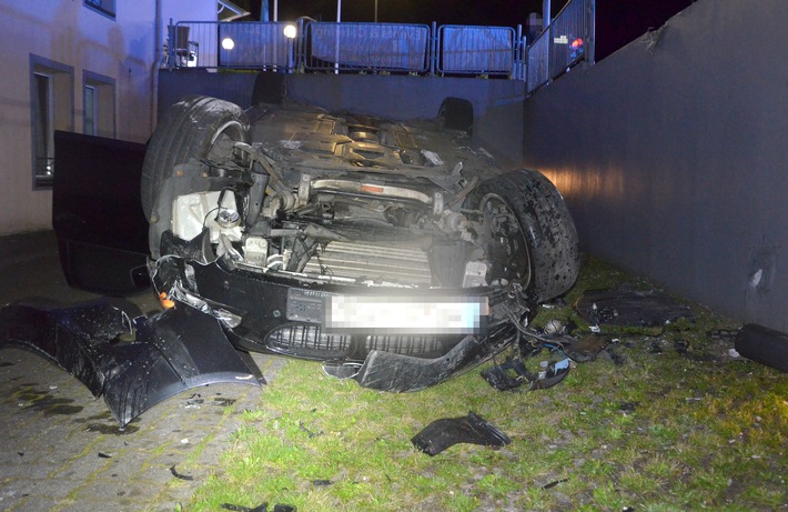 POL-Bremerhaven: Fahrer verliert Kontrolle über BMW und landet auf dem Dach