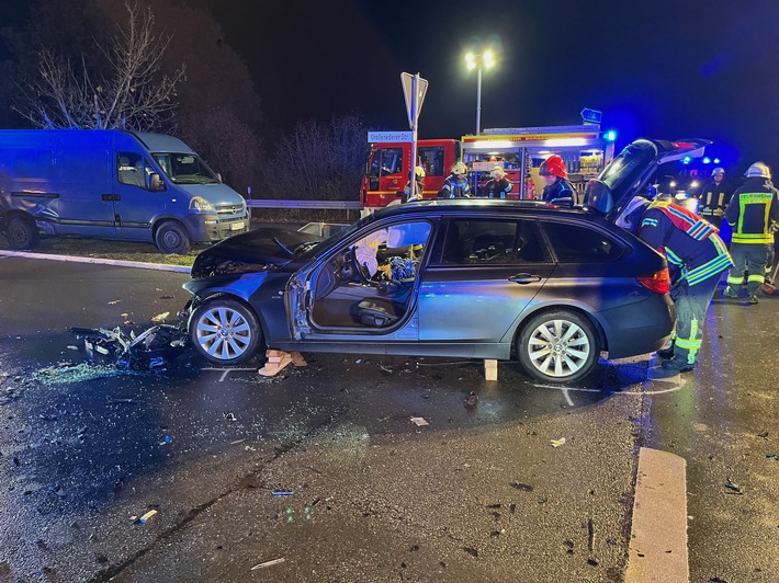 FW Borgentreich: Verkehrsunfall mit verletzen Person B241 / Lütgeneder