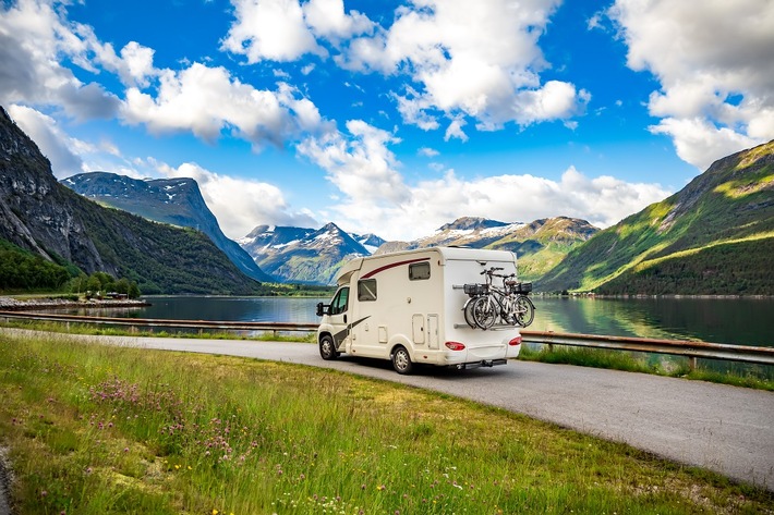Mit diesen vier Expertentipps sind Camper startklar für den Urlaub / forsa-Umfrage: 19 Prozent der Urlauber in Deutschland zieht es in diesem Sommer auf den Campingplatz