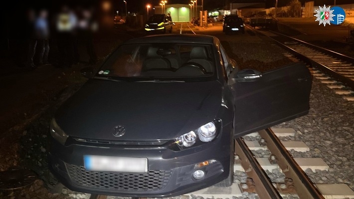 POL-OB: Betrunkener Autofahrer: Scirocco gestrandet